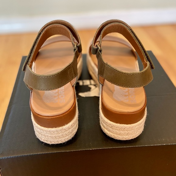 Cameron Flatform Sandal - Picture 4 of 5